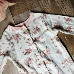 René Rofé Baby Girl 3-6M White and Pink Floral Footed One Piece Sleeper EUC